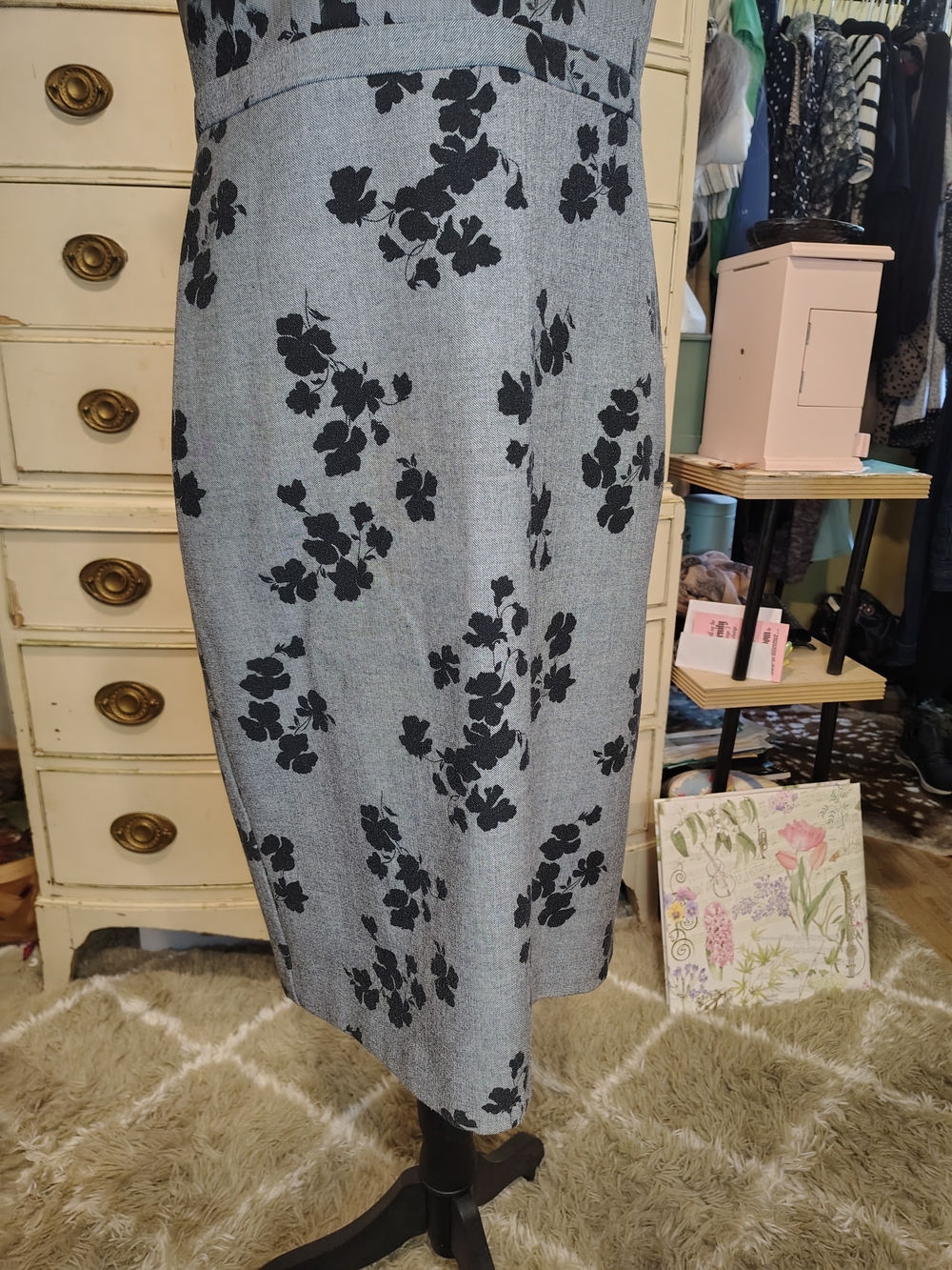 Ann Taylor Gray Midi Dress with Black Floral Print - Picture 4 of 13